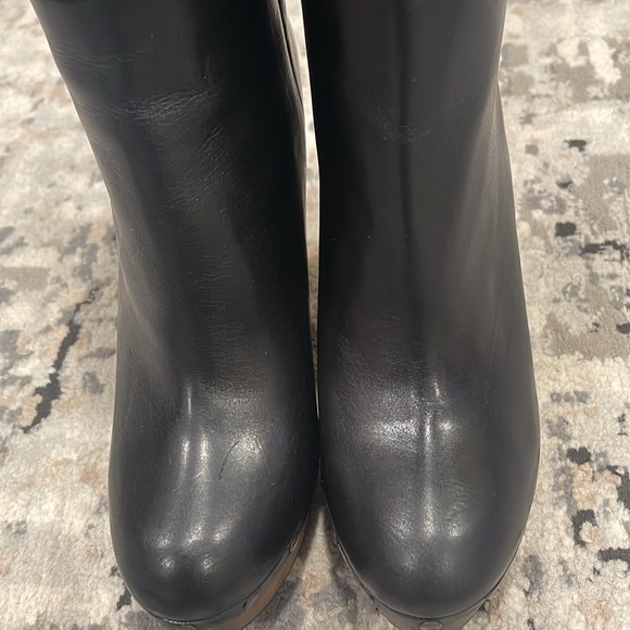 Polo Ralph Lauren
Vachetta Calfskin Clog Boot New Size 7.5B Style Number: 543140 - Picture 8 of 9